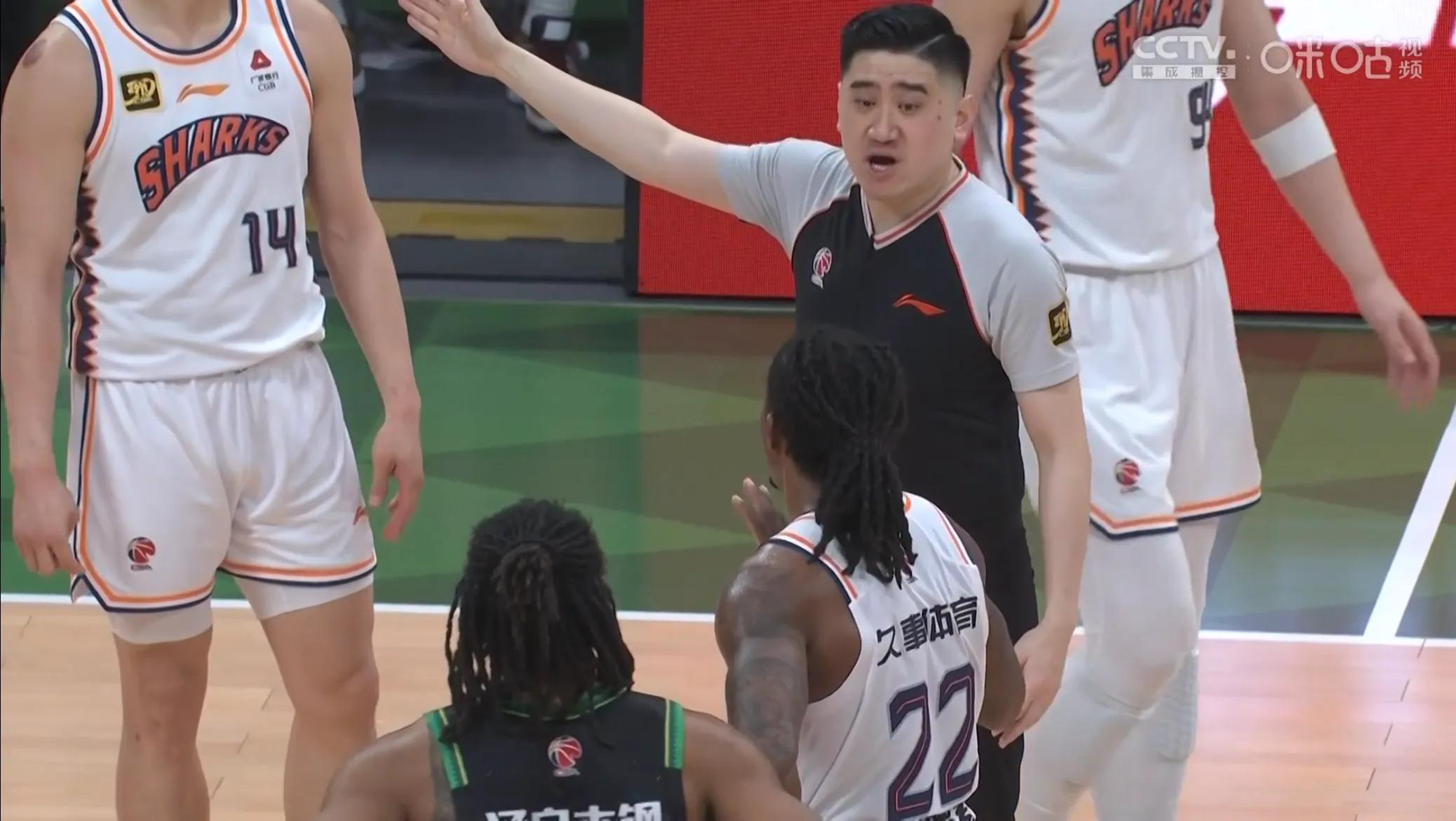 上海海港发布备战花絮;今夜更衣室发声;CBA常规赛任务艰巨;球队文化再被提及的简单介绍 上海海港发布备战花絮;今夜更衣室发声;CBA常规赛任务艰巨;球队文化再被提及的简单介绍