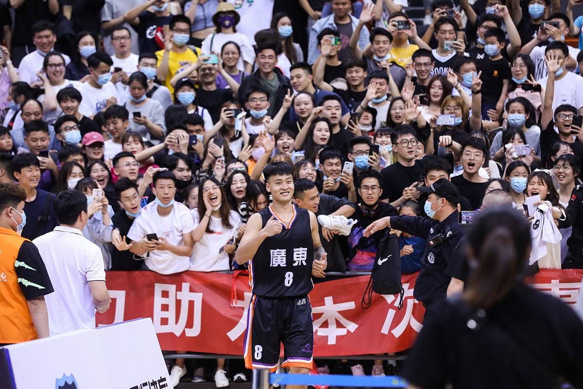 上海海港发布备战花絮;今夜更衣室发声;CBA常规赛任务艰巨;球队文化再被提及的简单介绍 上海海港发布备战花絮;今夜更衣室发声;CBA常规赛任务艰巨;球队文化再被提及的简单介绍