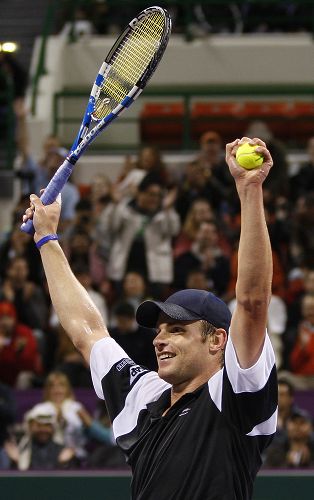 爱游戏ayx -塞维利亚训练开放日，赛后队长鼓劲引欢呼，足总杯在即，控场能力受关注的简单介绍