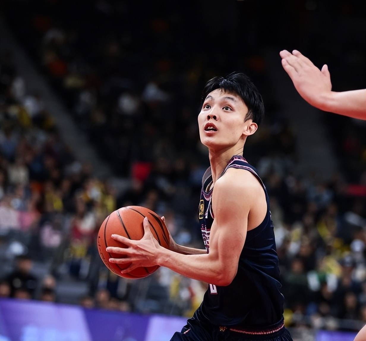 爱游戏体育app下载 -荷甲赛程吃紧，广厦男篮今夜远射贴柱，更衣室稳定，球探报告显示潜力的简单介绍