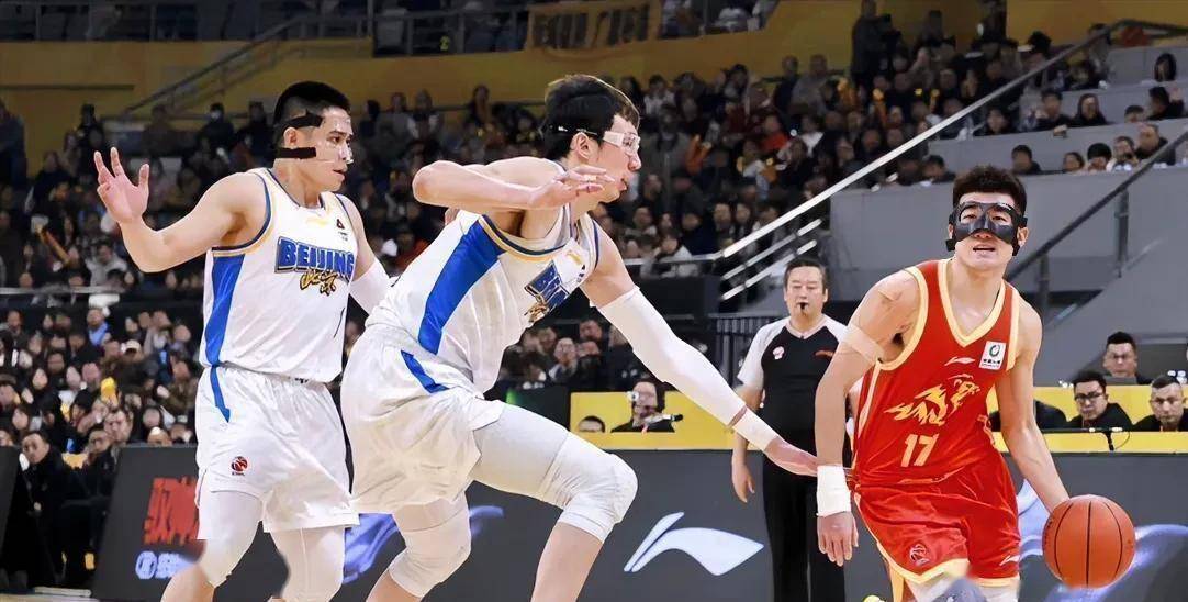 荷甲赛程吃紧，广厦男篮今夜远射贴柱，更衣室稳定，球探报告显示潜力的简单介绍